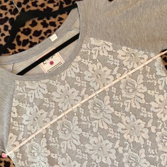 Gray & White Lace Long Sleeve Top Size XL - Picture 3 of 8